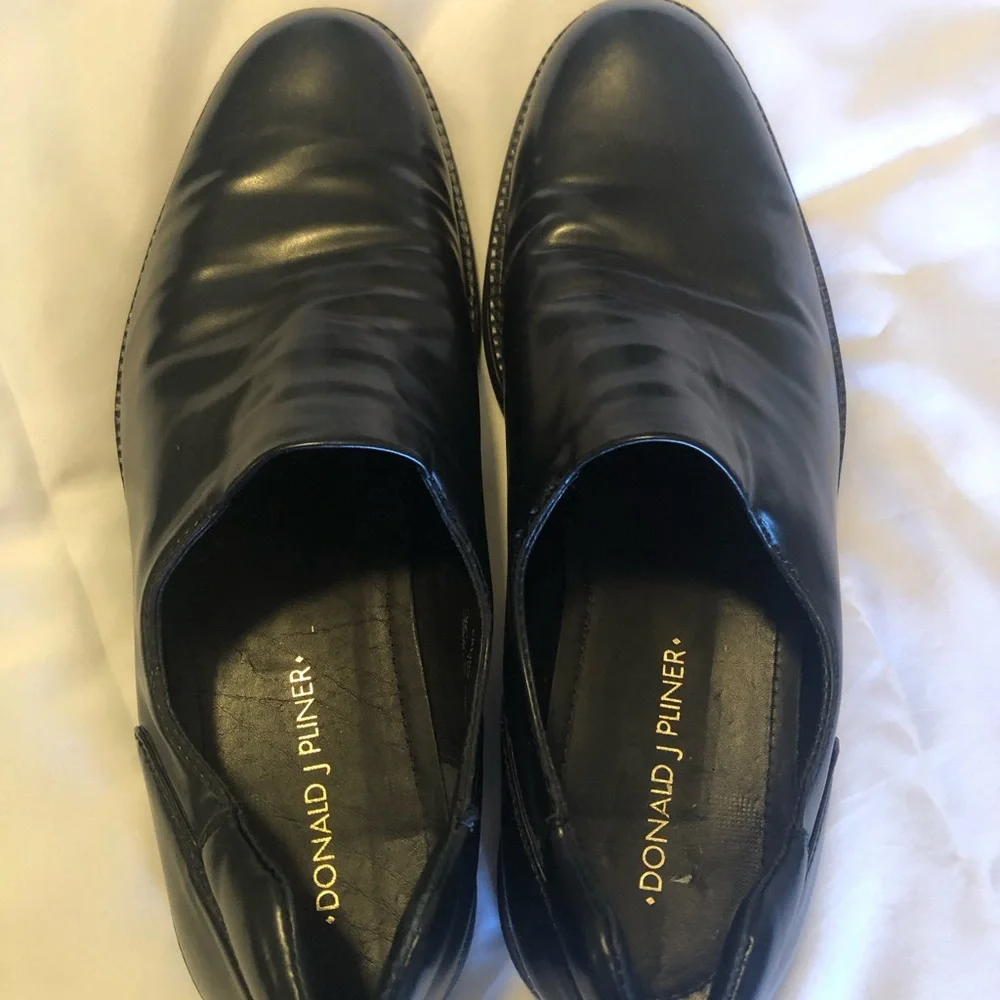 Donald J. Pliner Black Leather Loafers Sleek Design